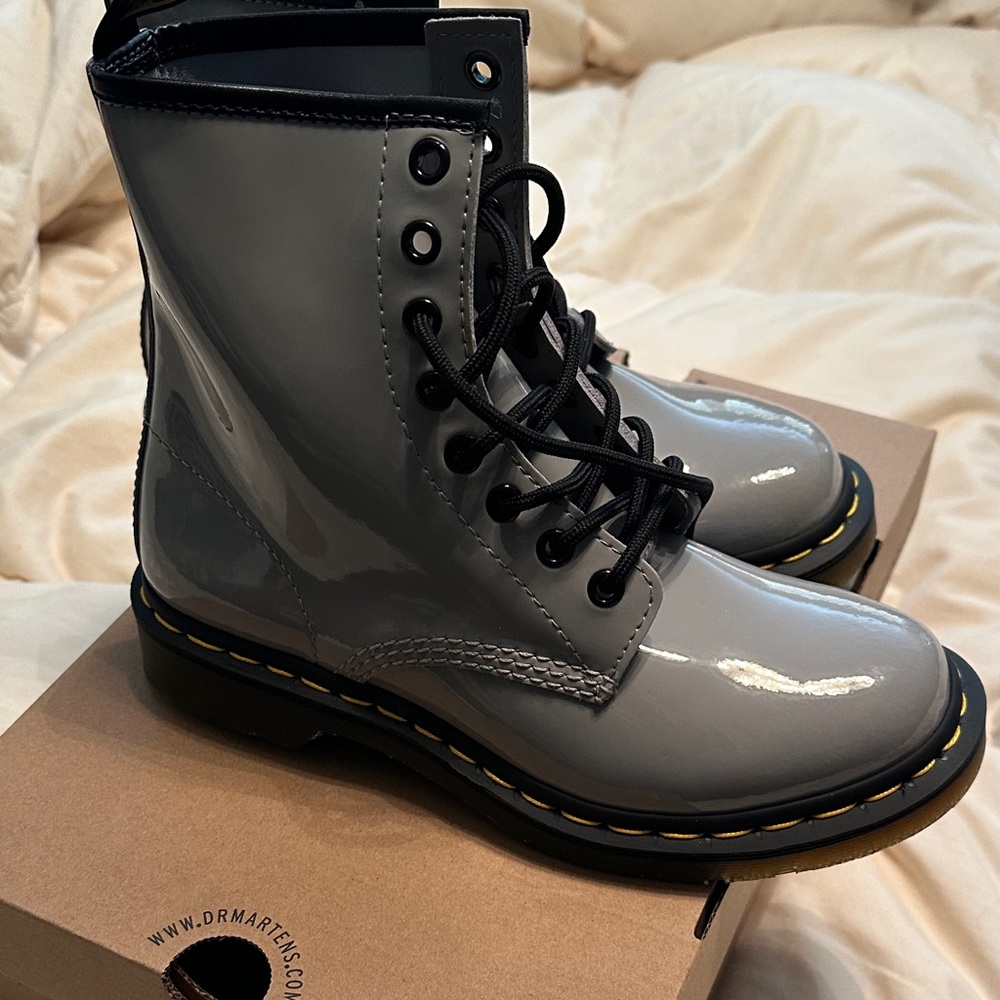 Dr. Martens 1460 Gray Patent Leather Boots NIB - Picture 5 of 9